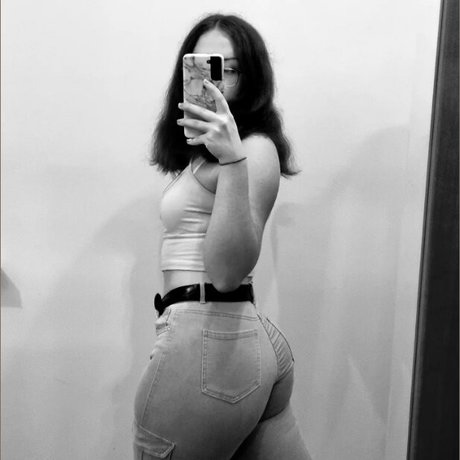 Meli hold model nice photo