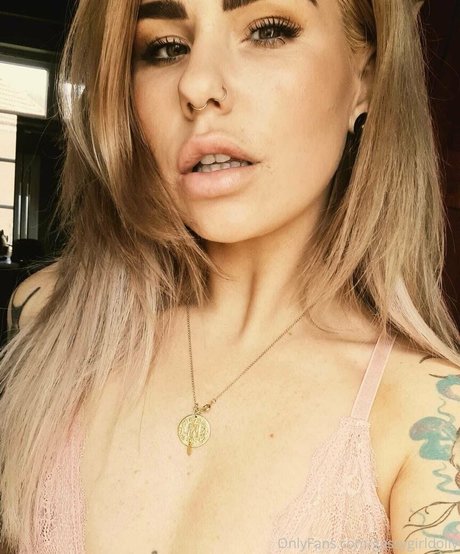 gassygirldolly art star image