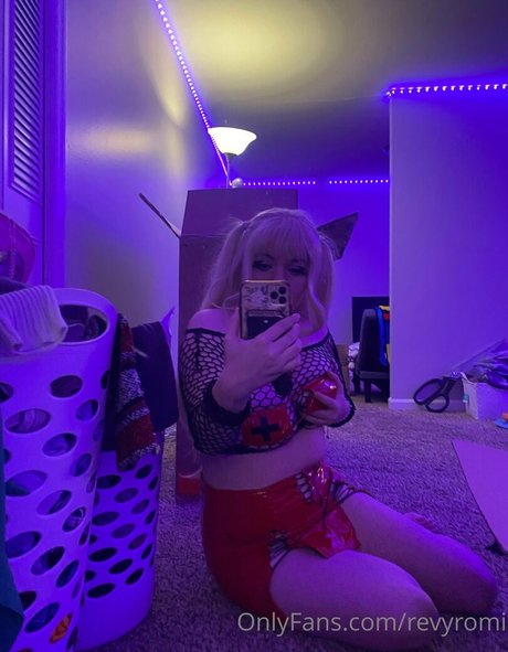 revyromi model porn archive