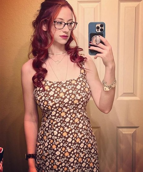 Nickiee Lulu model naked pics