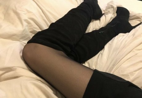 chrissycantwalk erotic model archive