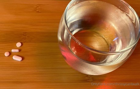 chrissycantwalk nude actress pic