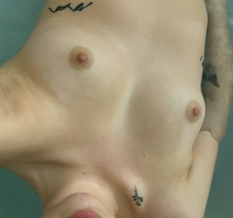 lauuu_ model perfect image