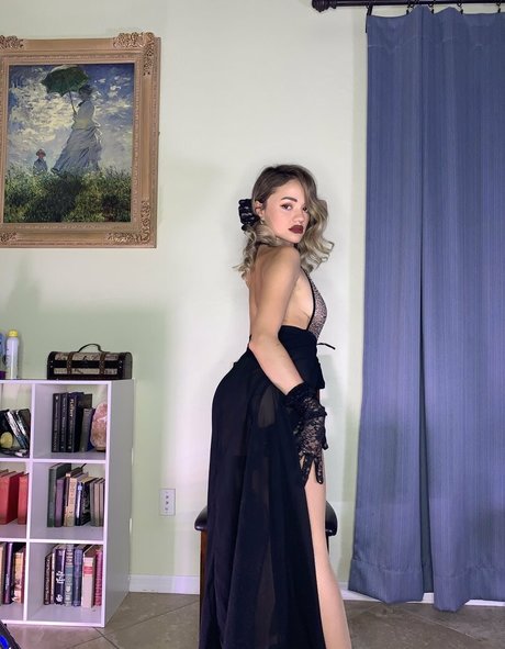 cobracummanderfree model erotic pictures