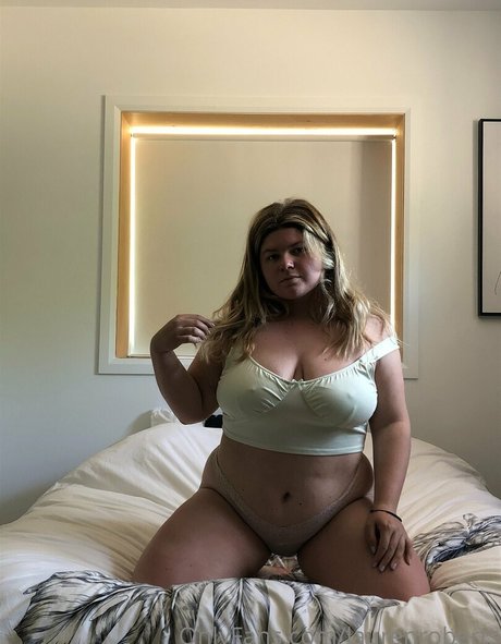 laurenroberts nudes actress archive