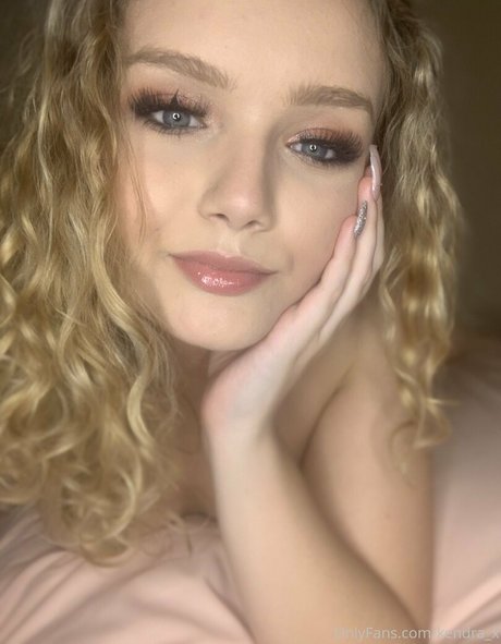 kendra x model naked picture