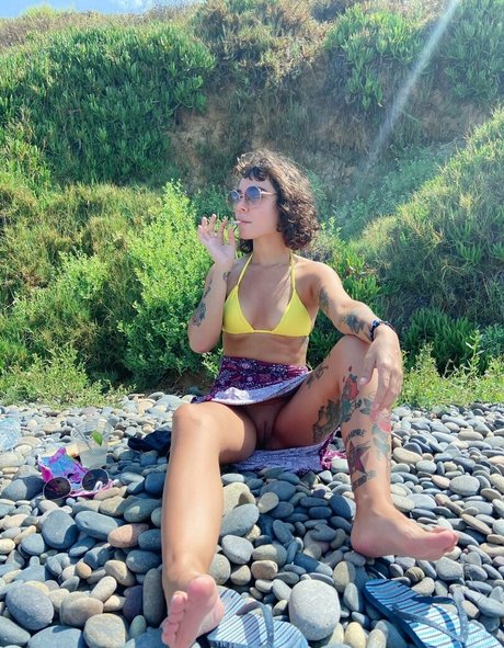 Catarina Suicide model high quality pic