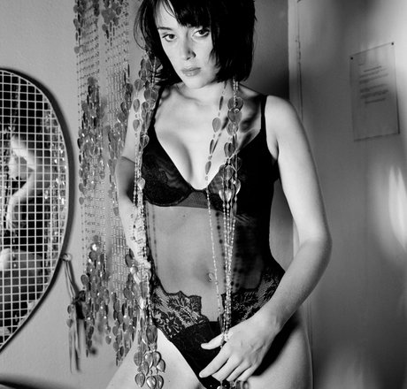 Keeley Hawes model nude images