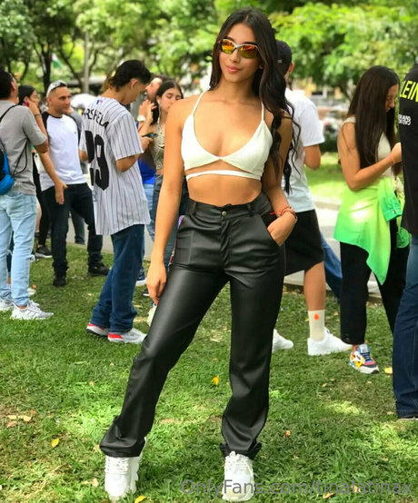 valatinax pretty actress picture