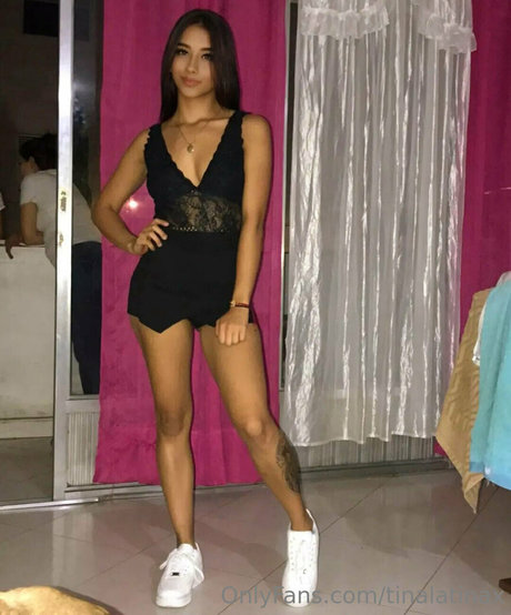 valatinax pretty model photos