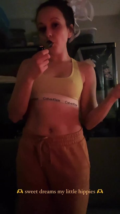 Silenced Hippie star nude photo