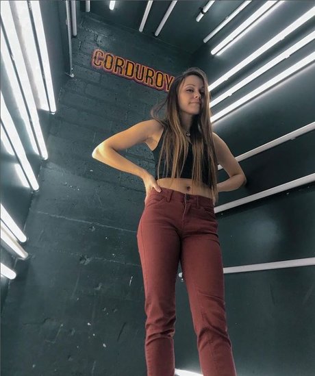 Silenced Hippie nude model photo