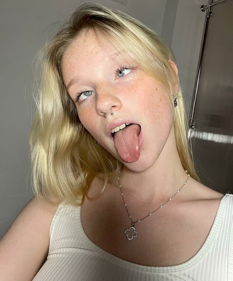 Krupa pretty model picture