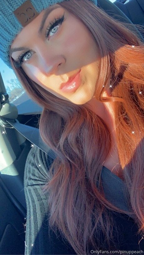 pinuppeach model pornographic pic