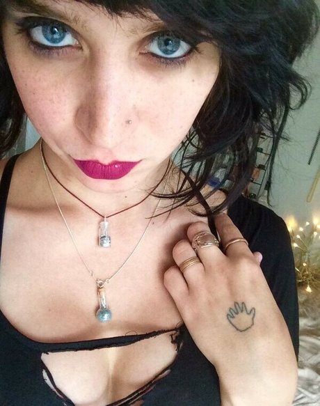 Adi Lockheart exclusive model pics