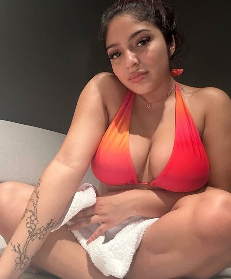 Alanaasmith star high quality photos