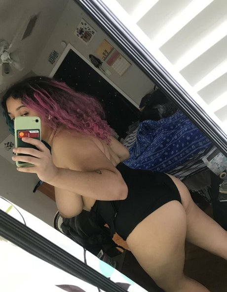 itselliemay model naked pic