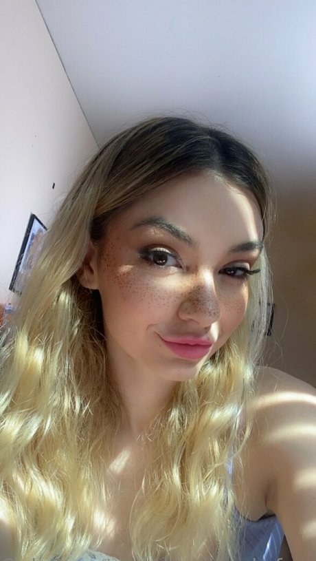 demihawksfree nice model pic