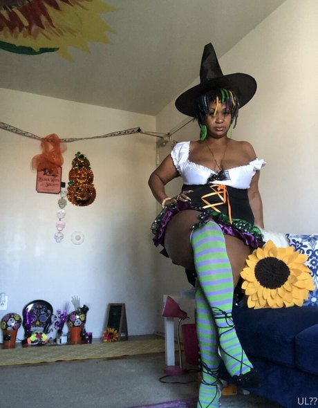 universallovvvve star hot images