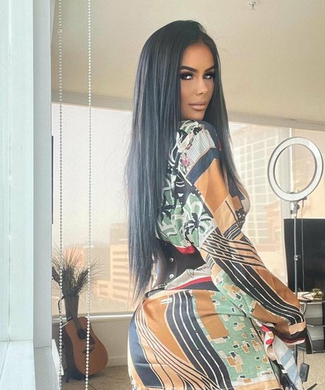 curvy asian onlyfans pornographic picture