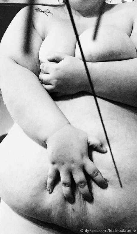 leahloolabelle model pretty photos