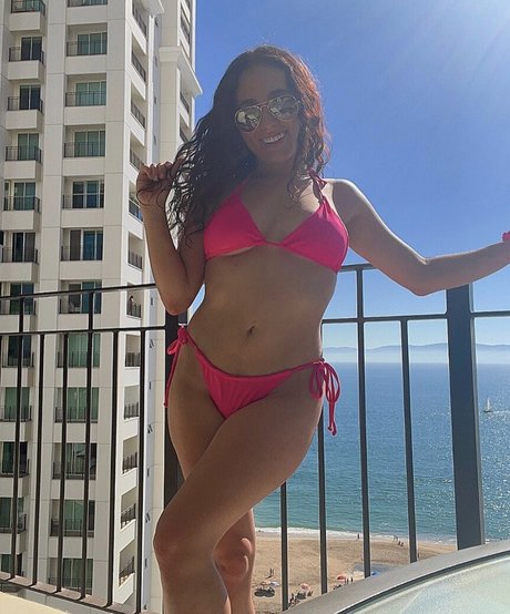 Kenna Cameron naked model image