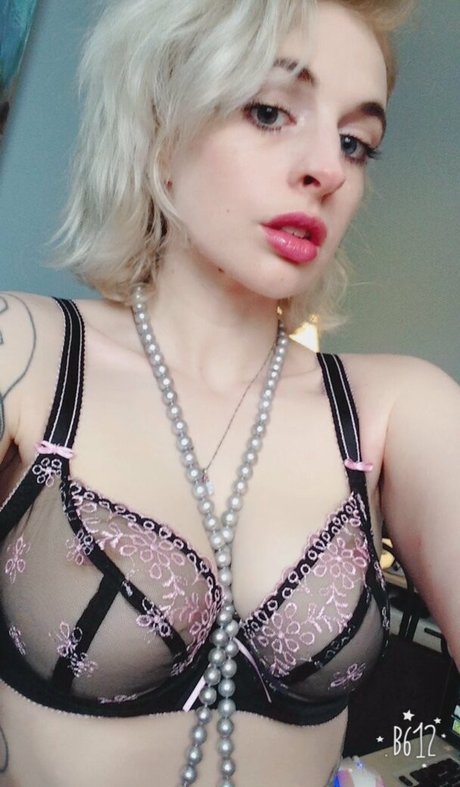 Mandy Morbid top model photos