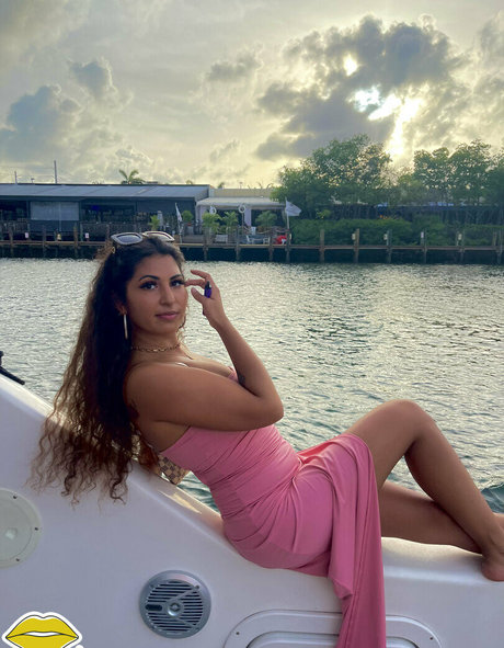 Venezuelan star sexy img