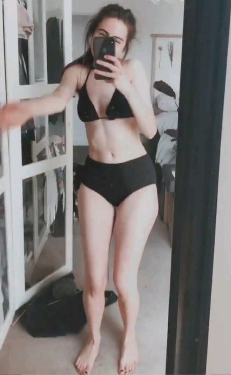 Dodie Clark nudes star img