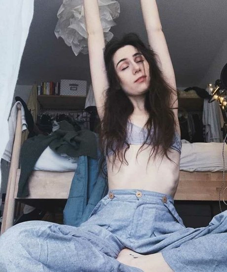Dodie Clark star nudes pictures