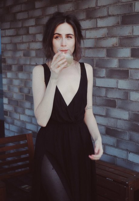 Dodie Clark pornstar photos