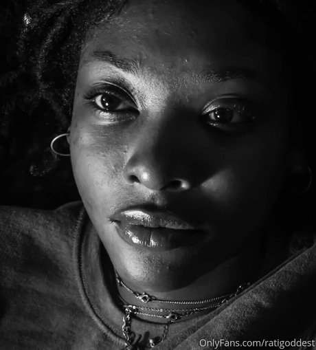 ratigoddest sex model img