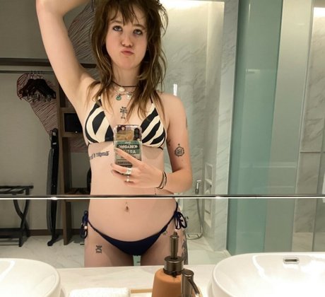 _femalien pretty pornstar pic