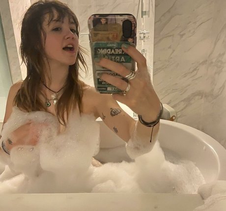 _femalien hd model picture