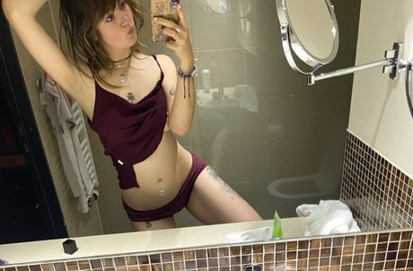 _femalien star sexy pictures