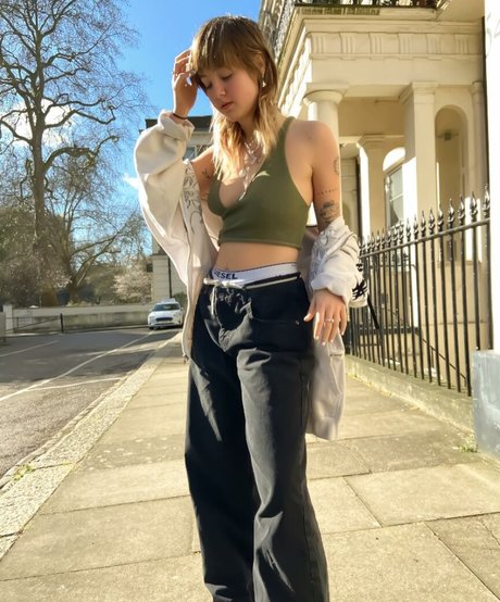 18 year old onlyfans beautiful images