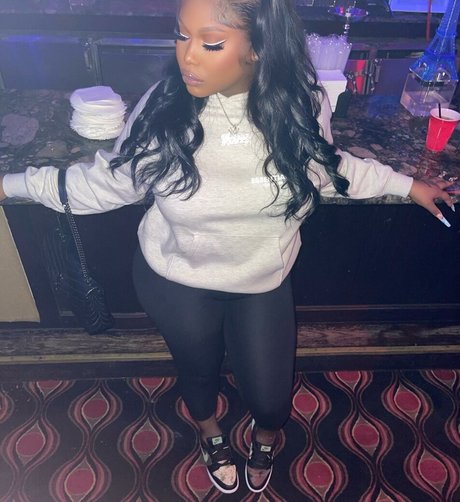 Hen Diorr nudes star image