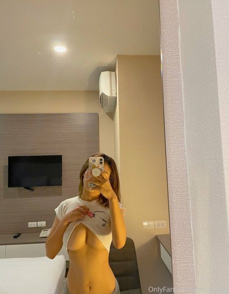 bobokubpee naked model image