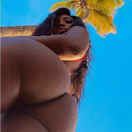 Melaxgoddess model erotic photos