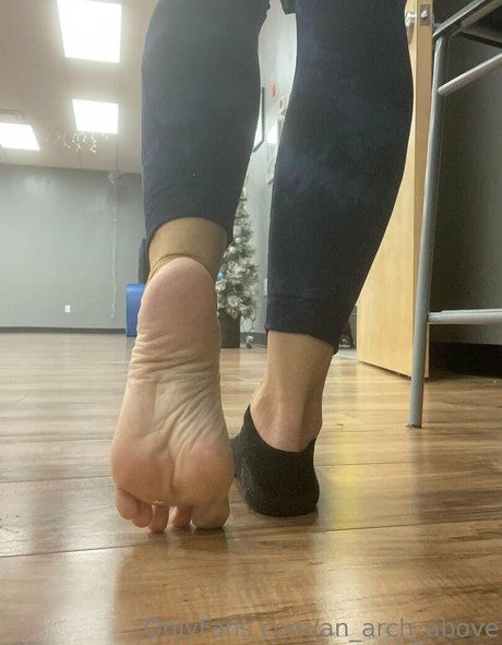 an arch above model perfect pictures