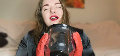 rubberfoxx naked star photo