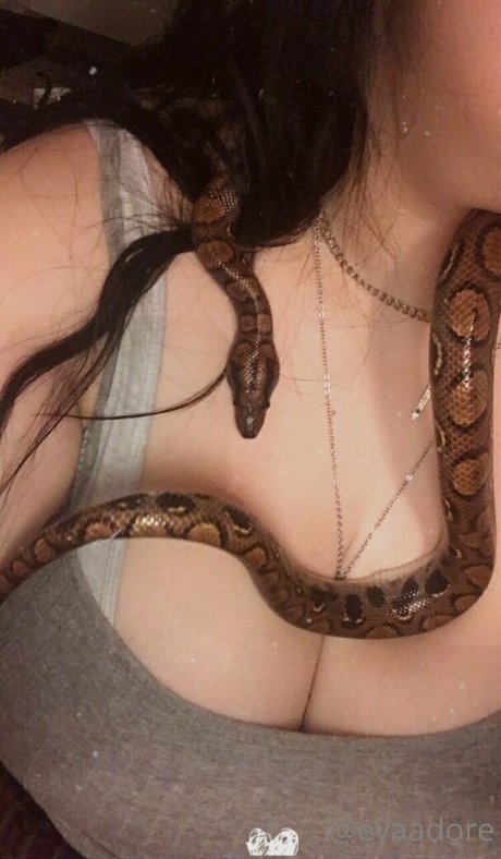 divine hedonist free sexy model photo