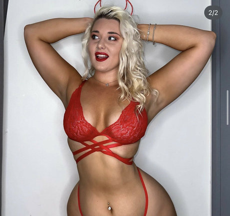 Molly Harding pornstar naked pics