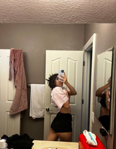 alexandra 999 sexy model image