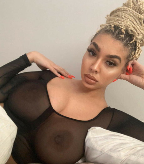 Anna Marie Sarai model top images