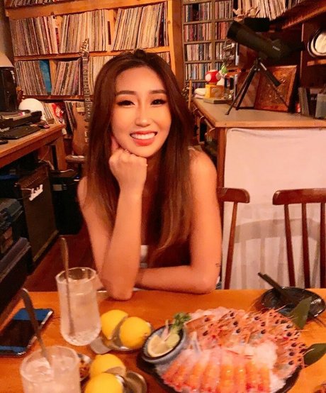 Jinnnyk art model pics