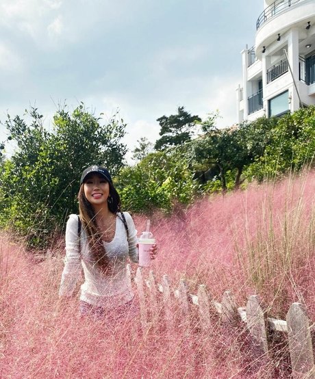 Jinnnyk erotic pornstar pics