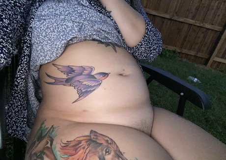 pregnantsnow nude model photo