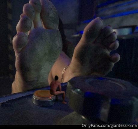 giantessroma star nudes image