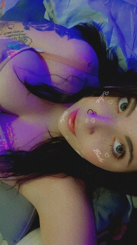 coralinebb model nude photos